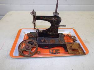lot 158 image: Vintage Mini Sewing Machine Has Parts needs to be Reassembled