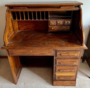 lot 25 image: Oak Creek by Riverside Roll Top Desk