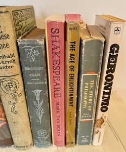 lot 34 image: Vintage Books