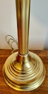 lot 32 image: Lovely Brass Table Lamp