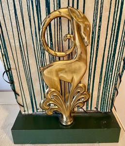 lot 31 image: Vintage Art Deco Lamp