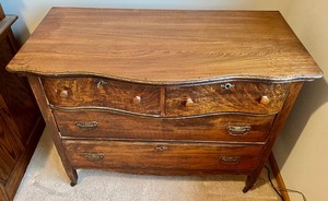 lot 26 image: Antique 4 Drawer Dresser on Casters
