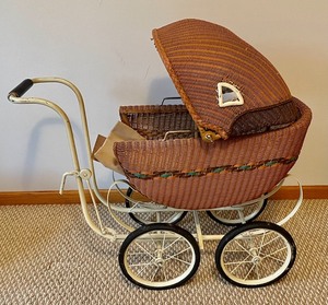 lot 29 image: Vintage Buggy