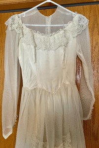 lot 61 image: 1940s Wedding Dress