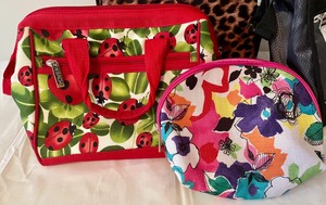 lot 137 image: Travel Bags and Lunch Totes
