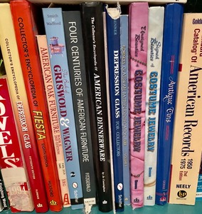lot 120 image: Lot of Collectors Books
