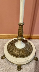 lot 122 image: Vintage Floor Oil Lamp