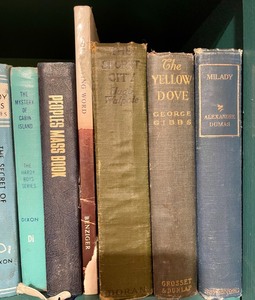 lot 121 image: Vintage Books