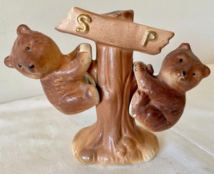 lot 233 image: Vintage Salt and Pepper Shakers