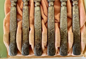 lot 231 image: Rogers Bros. Elegant Knives
