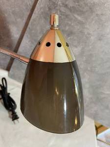 lot 148 image: Adjustable Arm Desk Lamp