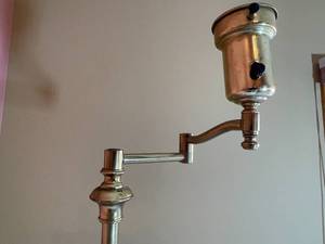 lot 153 image: Vintage Brass Floor Lamp With Adjustable Arm