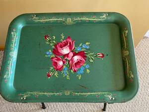 lot 176 image: Vintage Floral TV Tray