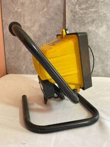lot 183 image: LED Adjustable Shop Light