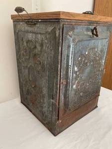 lot 190 image: Vintage Metal Cooker
