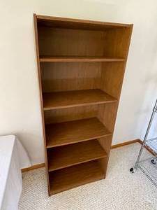 lot 192 image: Tall Five Shelf Bookcase with Adjustable Shelves