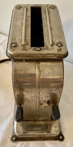 lot 209 image: 1926 Toastmaster Toaster