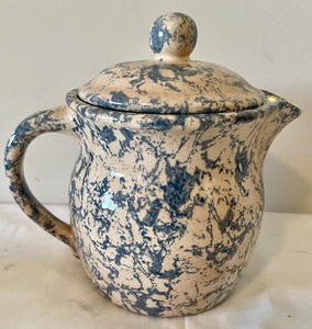 lot 204 image: Sponge Ware