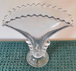 lot 212 image: Candlewick Glass Vase