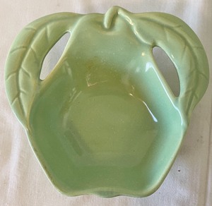 lot 225 image: 5 Pear Shaped Plates by Enchanto