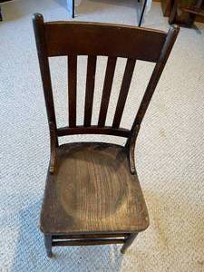 lot 253 image: Vintage Wooden Pedestal Table With 4 Chairs