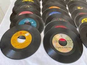lot 275 image: Vintage 45s Lot