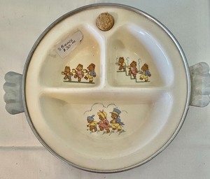 lot 382 image: Vintage Childrens Grouping