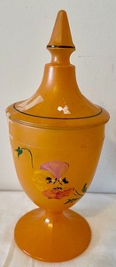 lot 379 image: Vintage Satin Glass Items