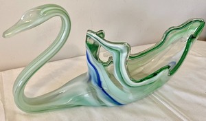 lot 319 image: Art Glass Swan