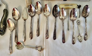 lot 324 image: Kitchen Wares