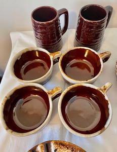 lot 323 image: Delightful Dishware
