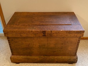lot 5 image: Large Antique Primitive Storage Chest