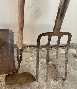 lot 415 image: Vintage Yard Tools
