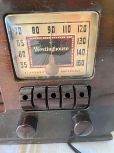 lot 365 image: Vintage Westinghouse Radio