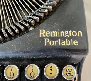 lot 371 image: Vintage Remington Portable Typewriter