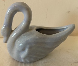 lot 372 image: Decorative Bowl and 3 Small Planters