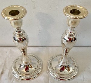 lot 374 image: Oneida Tarnish resistant Candle Holders