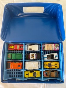 lot 395 image: 24 Car Case with 11 Cars