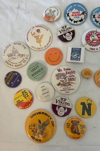 lot 402 image: Vintage Pins