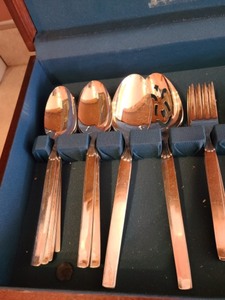 lot 432 image: Community Twilight Sliver Plated Flatware
