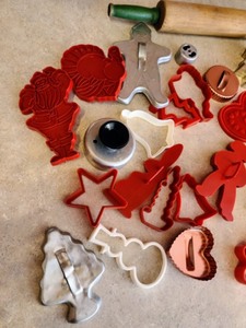 lot 433 image: Vintage Cookie Cutters