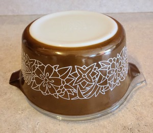 lot 443 image: Pyrex Woodland Casserole Dish