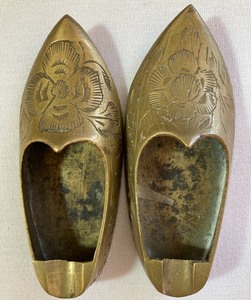 lot 337 image: Unique Asian Decor Items