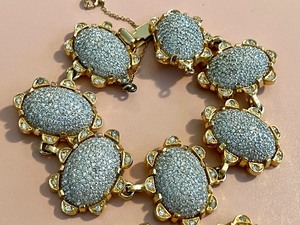 lot 17 image: Vintage Gold Tone and Rhinestone Bracelet & Matching Earrings