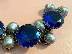 lot 18 image: Beautiful Cobalt Blue Cabochon Bracelet