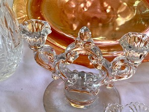 lot 463 image: Variety of Vintage Glassware