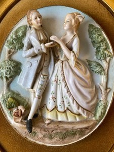 lot 466 image: Fun Variety of Vintage Ladies Things