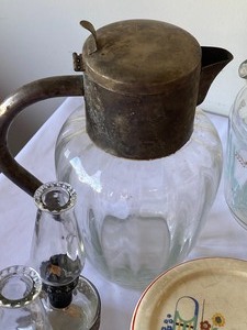 lot 470 image: Variety of Vintage Glassware