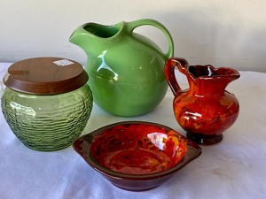 lot 479 image: Fun Vintage Glassware in Green and Orange