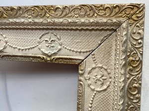 lot 485 image: Two Vintage Picture Frames and a Vintage Mirror